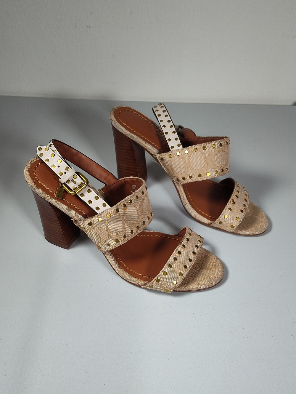 Coach Rylie tan logo studded stacked heel sandals 7.5